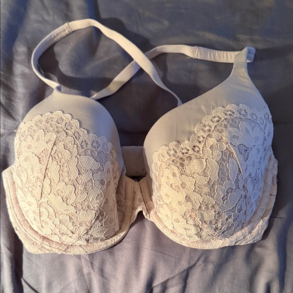Victoria's Secret Lace Bra in Cream Body By Victoria, lined perfect coverage 32D